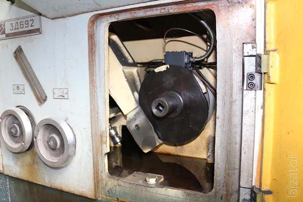 3Д692 Загальний вигляд заточувального верстата Загальний вигляд заточувального верстата 3Д692